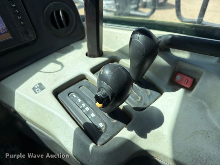 image for item ED0208 2015 Caterpillar 730C water wagon