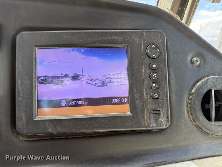 image for item ED0208 2015 Caterpillar 730C water wagon