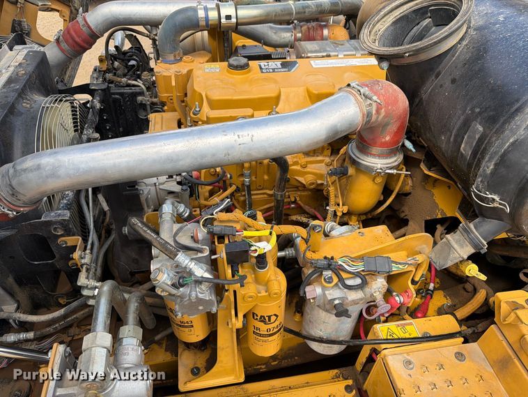 image for item ED0208 2015 Caterpillar 730C water wagon