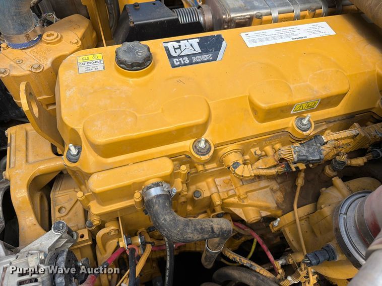image for item ED0208 2015 Caterpillar 730C water wagon