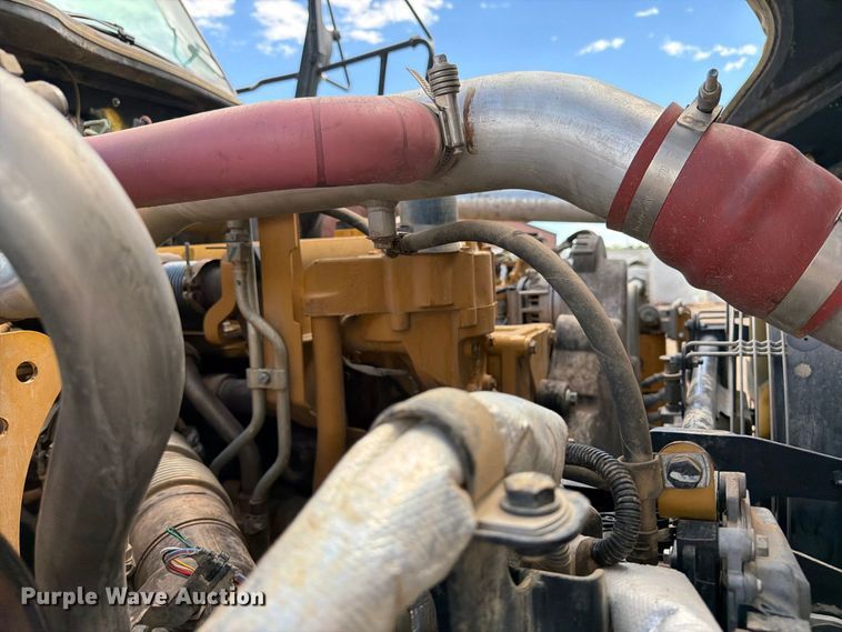 image for item ED0208 2015 Caterpillar 730C water wagon