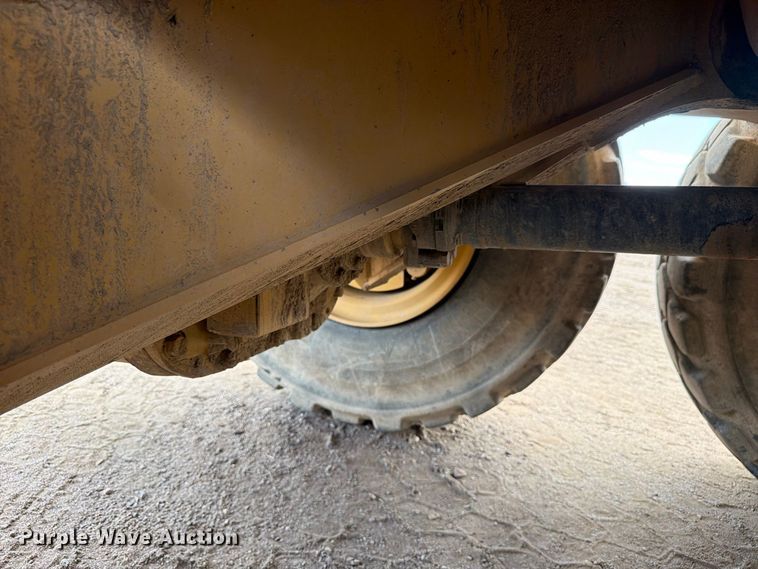 image for item ED0208 2015 Caterpillar 730C water wagon