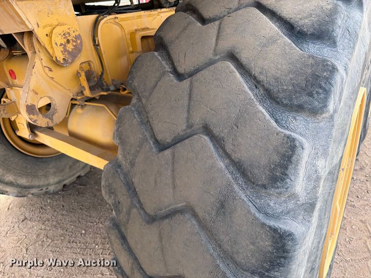 image for item ED0208 2015 Caterpillar 730C water wagon