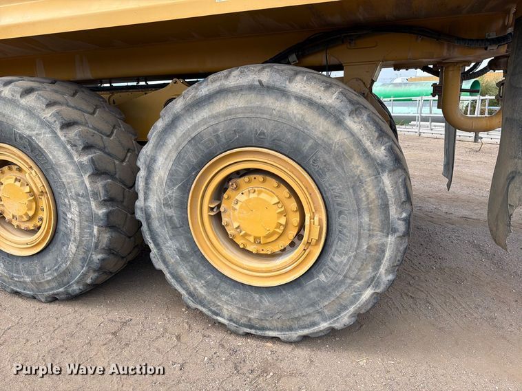 image for item ED0208 2015 Caterpillar 730C water wagon