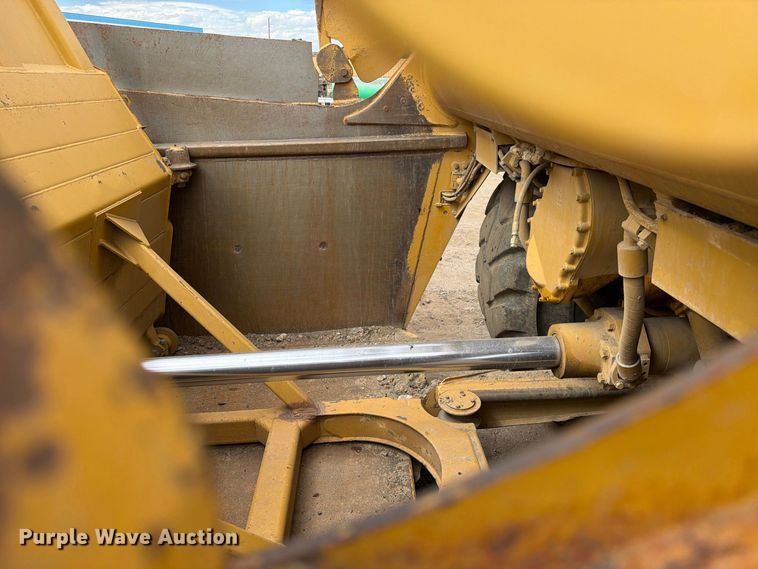 image for item ED0212 2012 Caterpillar 627G conventional scraper 