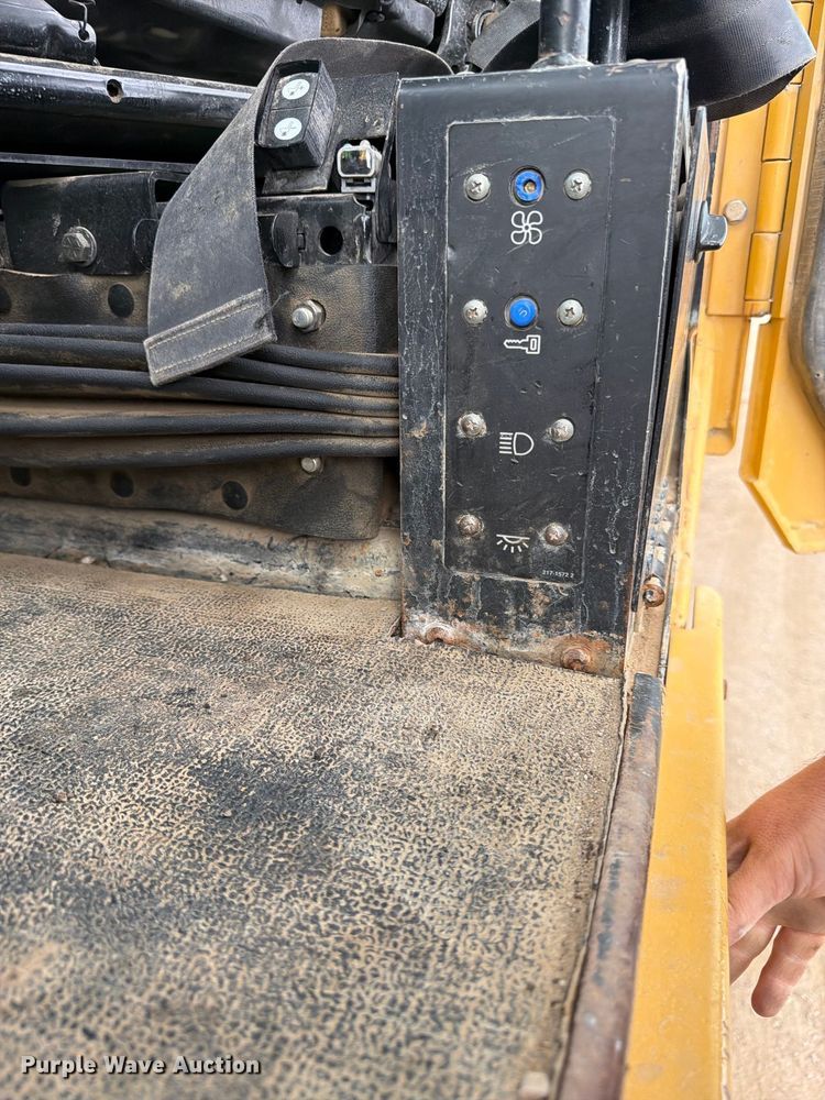 image for item ED0212 2012 Caterpillar 627G conventional scraper 