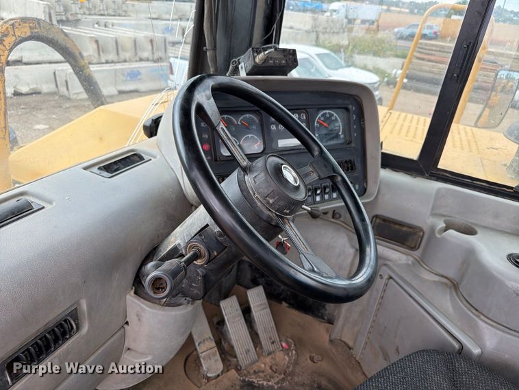 image for item ED0212 2012 Caterpillar 627G conventional scraper 