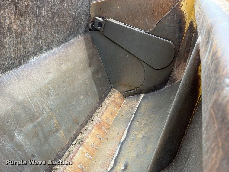 image for item ED0214 2006 Caterpillar 627G conventional scraper 