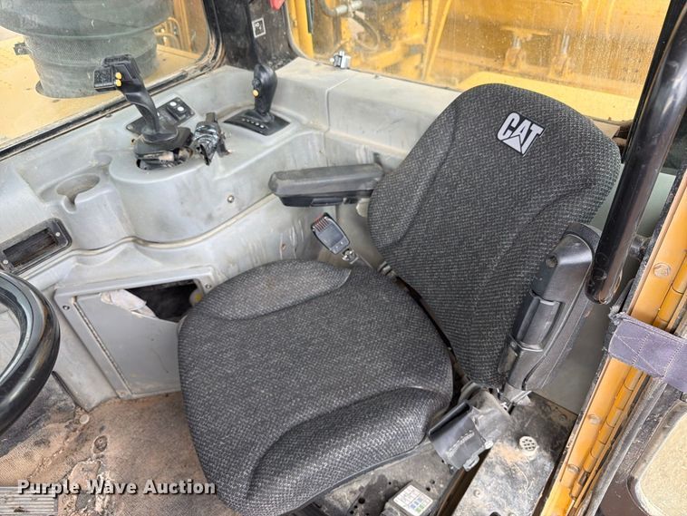 image for item ED0214 2006 Caterpillar 627G conventional scraper 