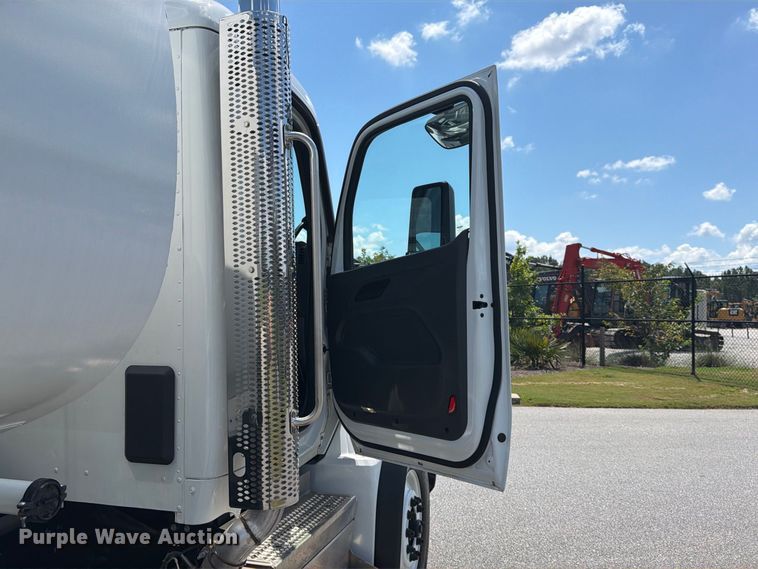 image for item EF1349 2025 Peterbilt 548 water truck