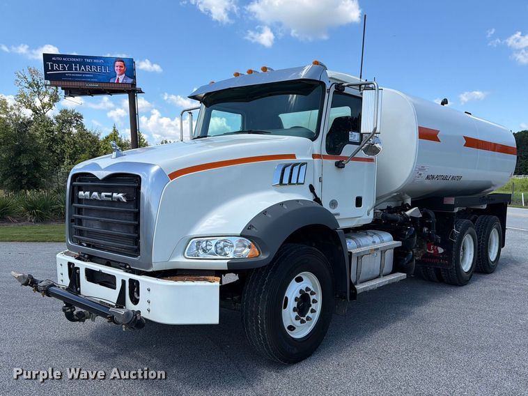 2020 Mack Granite water truck