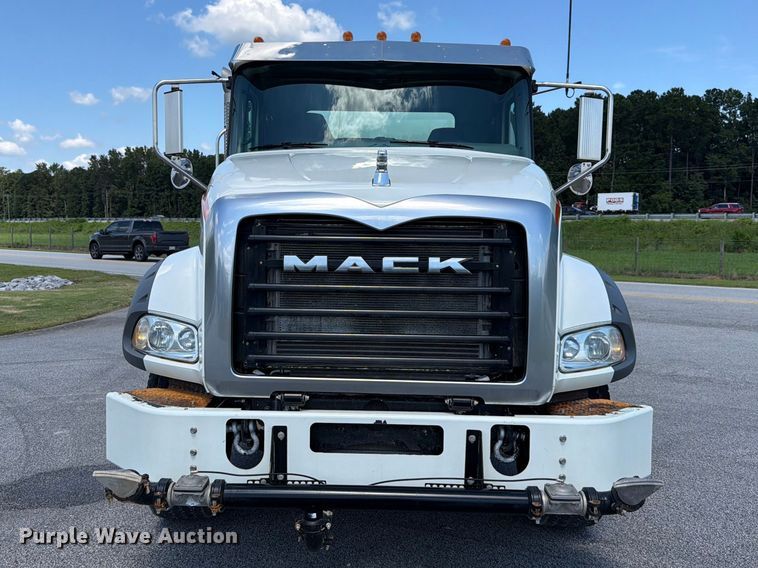 image for item EF1350 2020 Mack Granite water truck