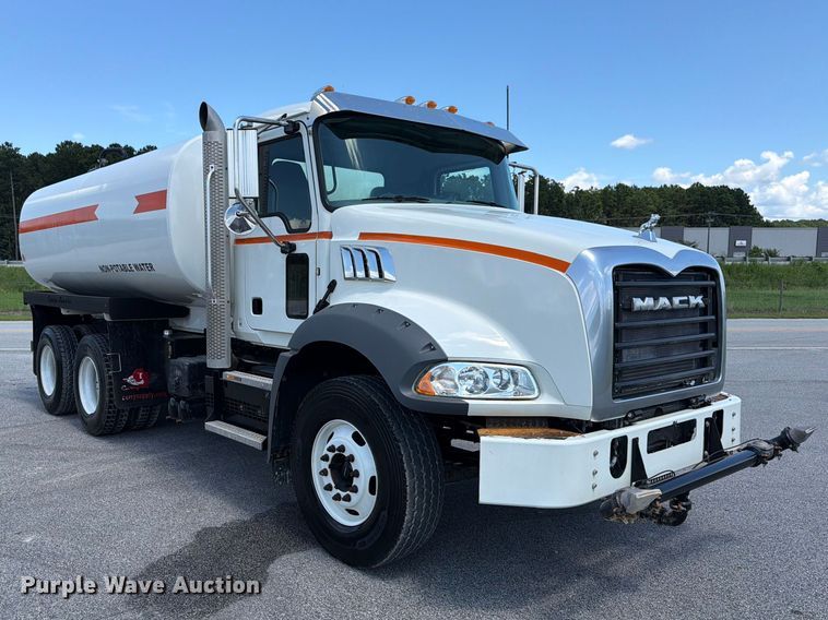 image for item EF1350 2020 Mack Granite water truck