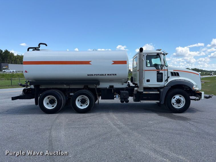 image for item EF1350 2020 Mack Granite water truck