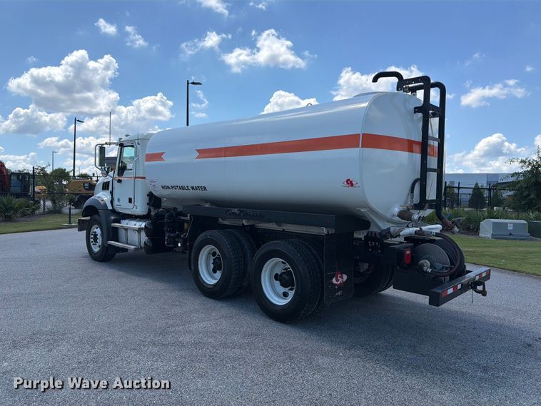 image for item EF1350 2020 Mack Granite water truck