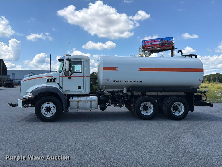 image for item EF1350 2020 Mack Granite water truck