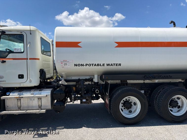 image for item EF1350 2020 Mack Granite water truck