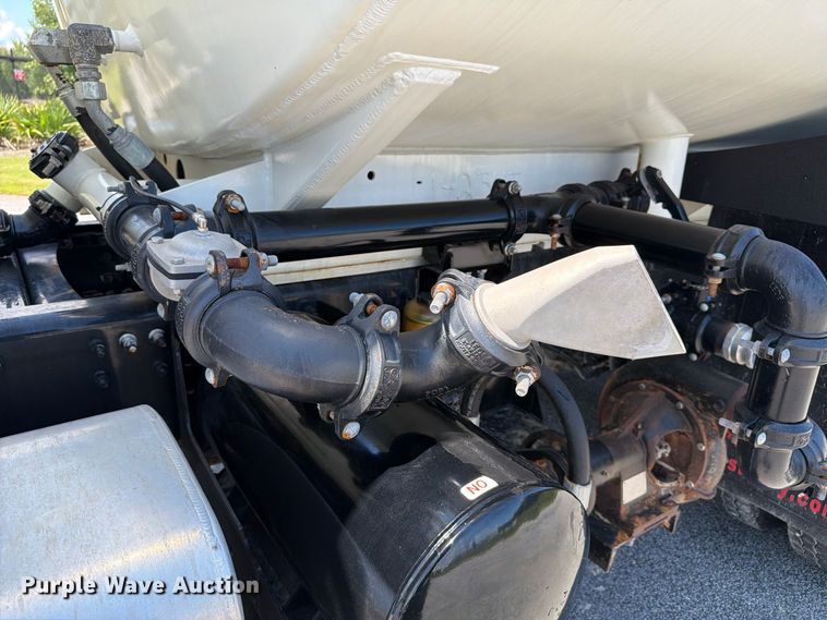 image for item EF1350 2020 Mack Granite water truck