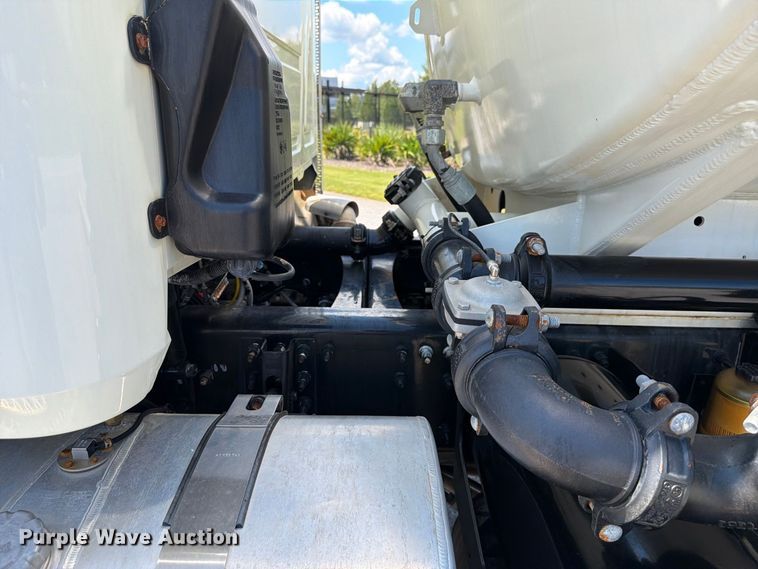 image for item EF1350 2020 Mack Granite water truck