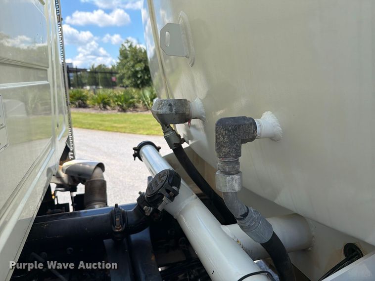 image for item EF1350 2020 Mack Granite water truck