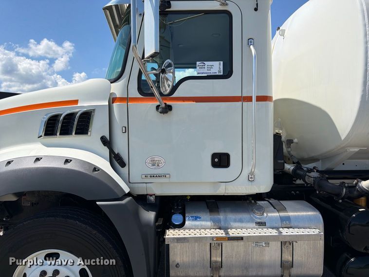 image for item EF1350 2020 Mack Granite water truck