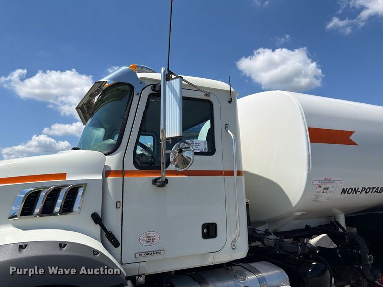 image for item EF1350 2020 Mack Granite water truck