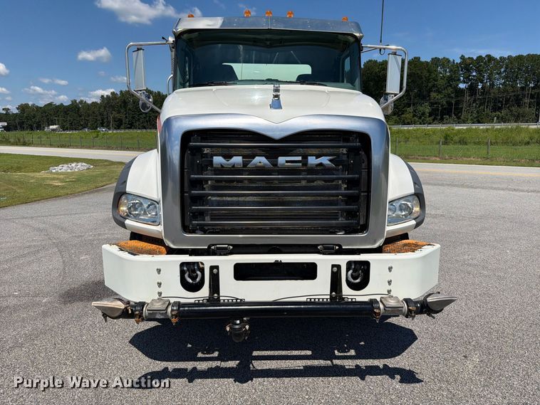 image for item EF1350 2020 Mack Granite water truck
