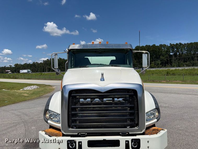 image for item EF1350 2020 Mack Granite water truck