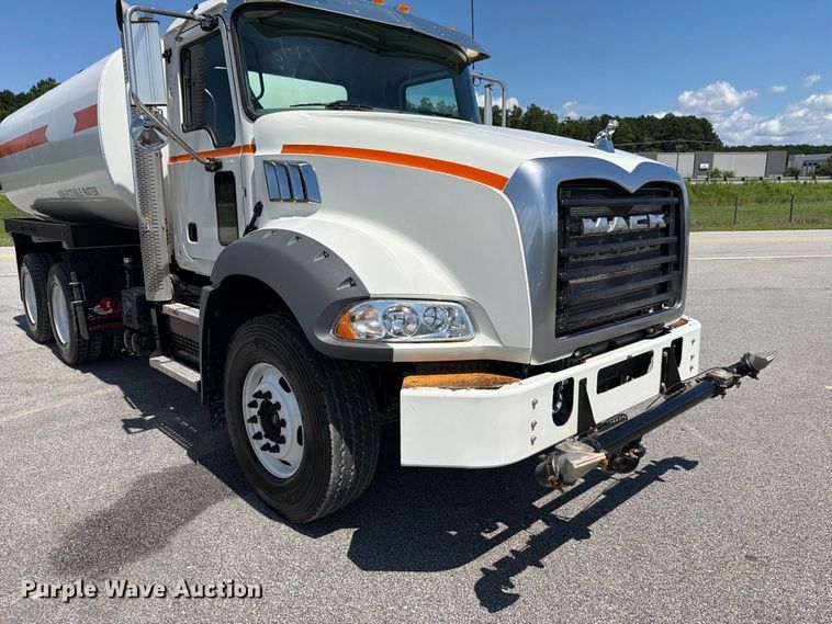 image for item EF1350 2020 Mack Granite water truck