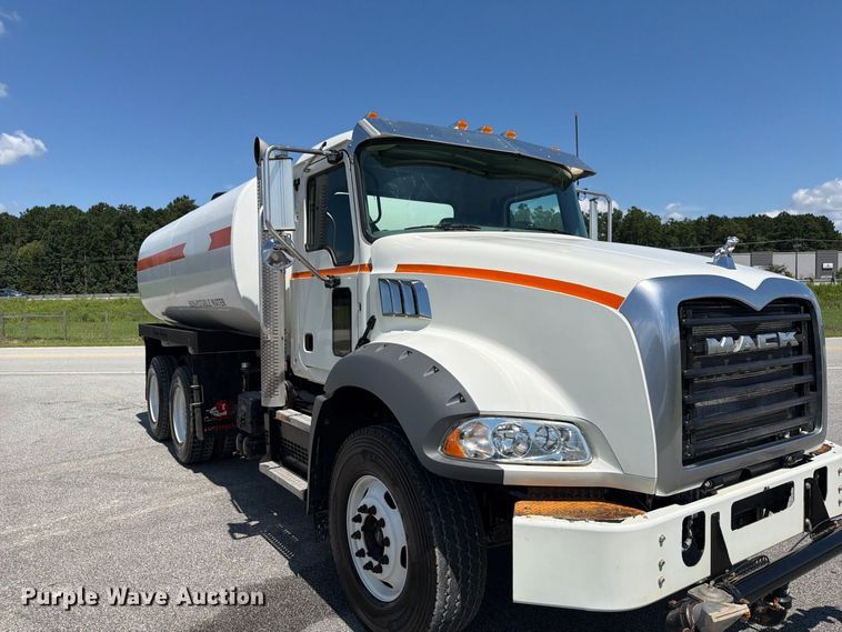 image for item EF1350 2020 Mack Granite water truck