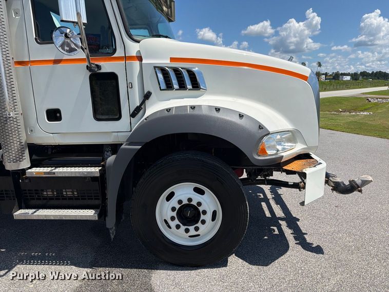 image for item EF1350 2020 Mack Granite water truck