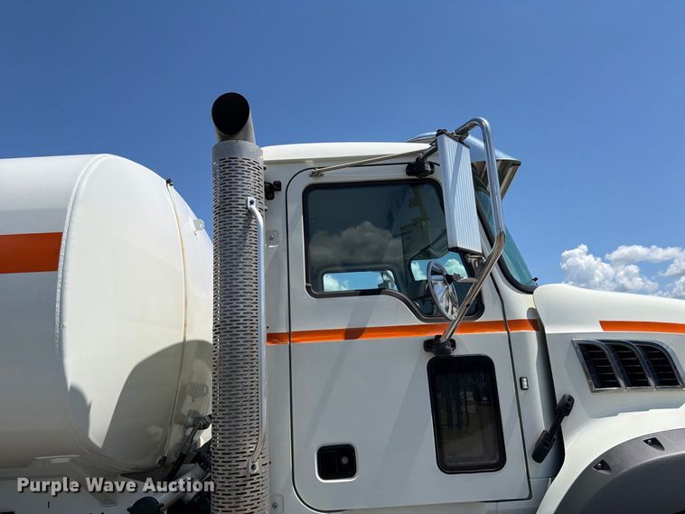 image for item EF1350 2020 Mack Granite water truck