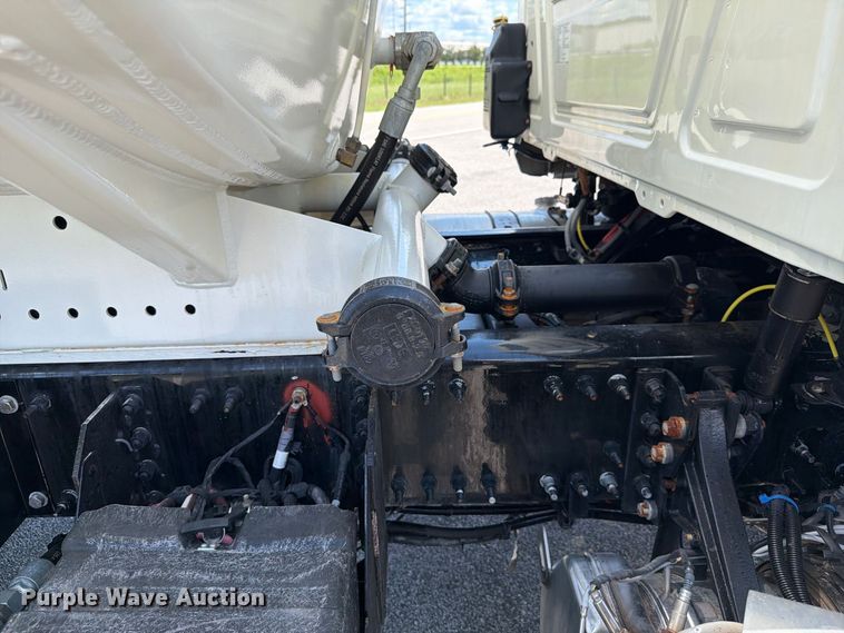 image for item EF1350 2020 Mack Granite water truck