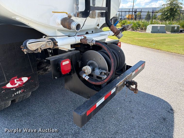 image for item EF1350 2020 Mack Granite water truck