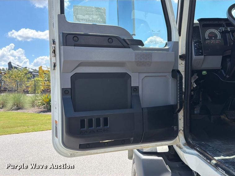 image for item EF1350 2020 Mack Granite water truck