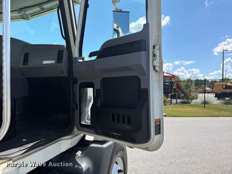image for item EF1350 2020 Mack Granite water truck