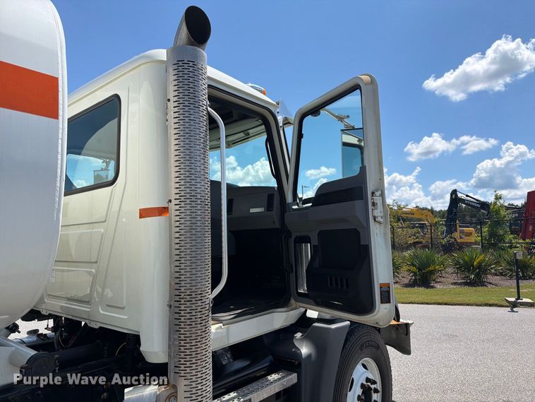 image for item EF1350 2020 Mack Granite water truck