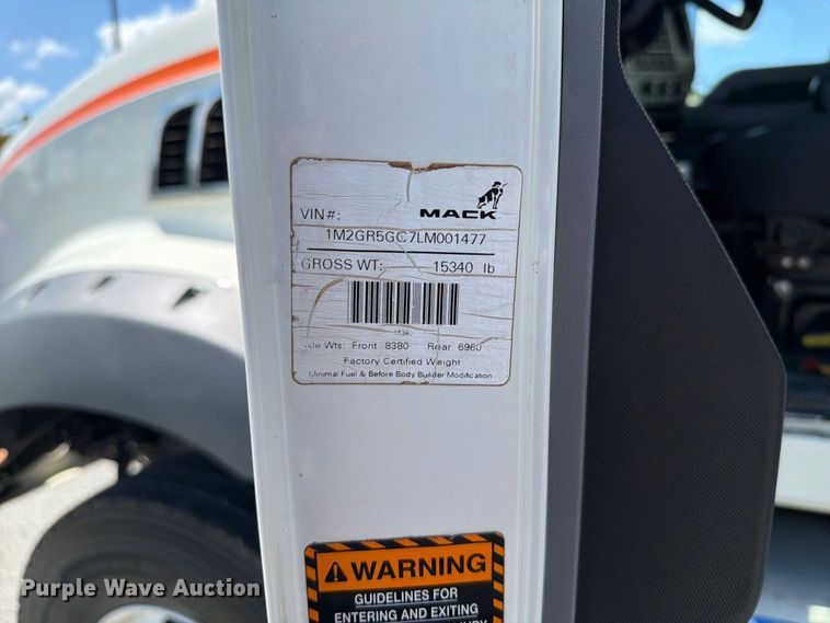 image for item EF1350 2020 Mack Granite water truck