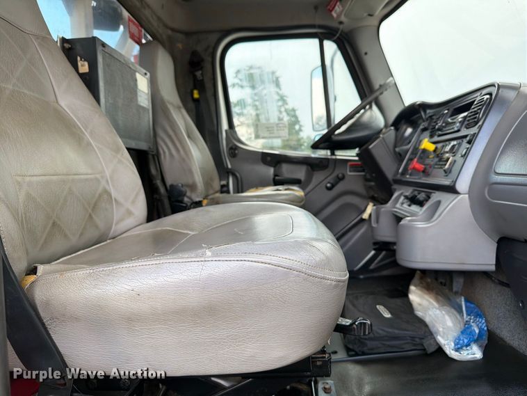 image for item EF1399 2013 Freightliner Business Class M2 digger derrick truck
