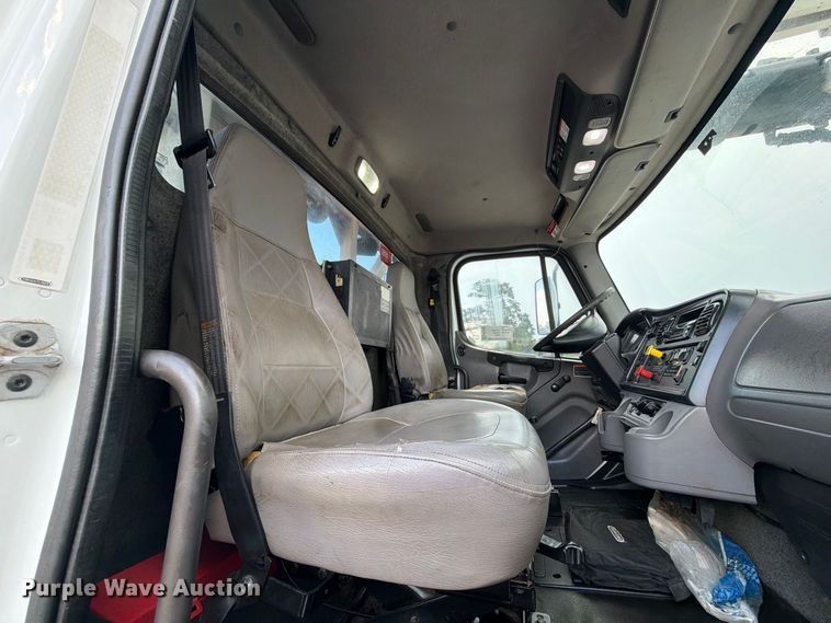 image for item EF1399 2013 Freightliner Business Class M2 digger derrick truck