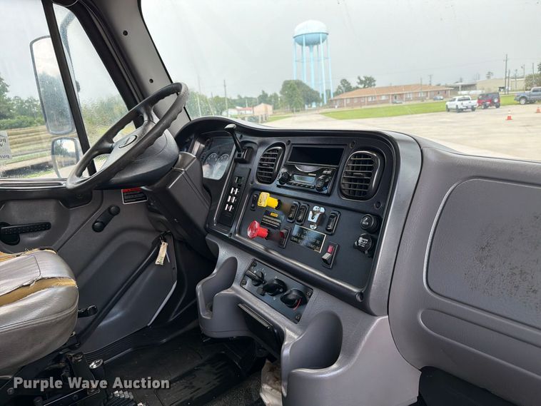 image for item EF1399 2013 Freightliner Business Class M2 digger derrick truck
