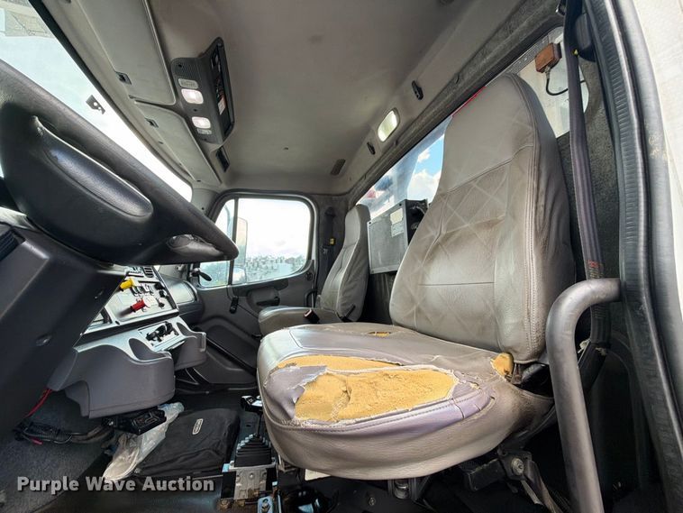 image for item EF1399 2013 Freightliner Business Class M2 digger derrick truck
