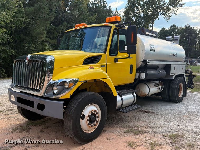 2012 International SA515 oil distributor truck