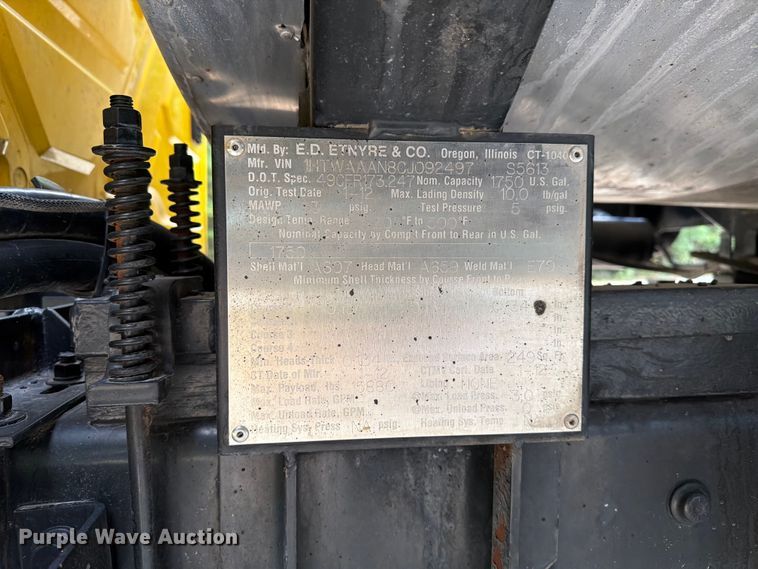 image for item EF1402 2012 International SA515 oil distributor truck