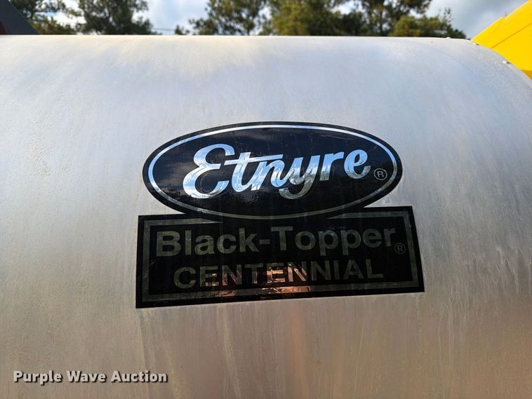 image for item EF1402 2012 International SA515 oil distributor truck