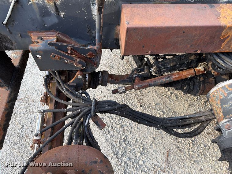 image for item EF1402 2012 International SA515 oil distributor truck