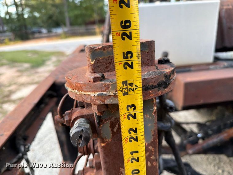 image for item EF1402 2012 International SA515 oil distributor truck