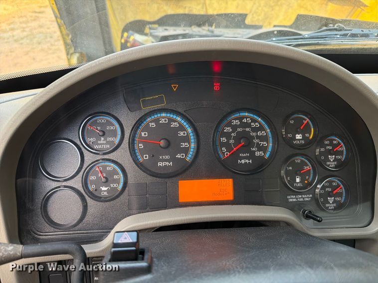 image for item EF1402 2012 International SA515 oil distributor truck