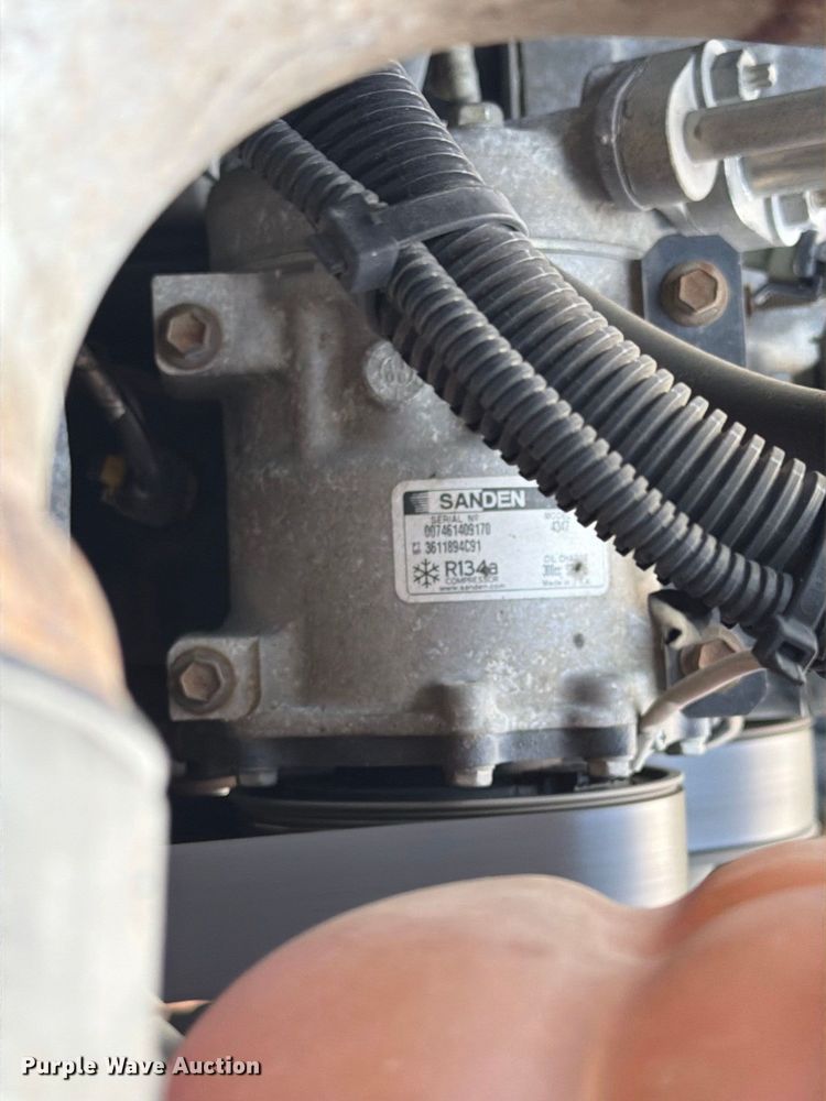 image for item EF1402 2012 International SA515 oil distributor truck