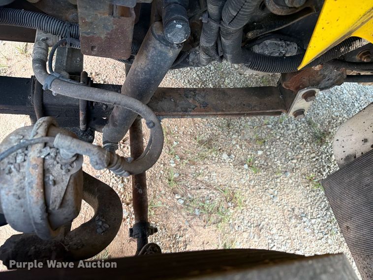 image for item EF1402 2012 International SA515 oil distributor truck